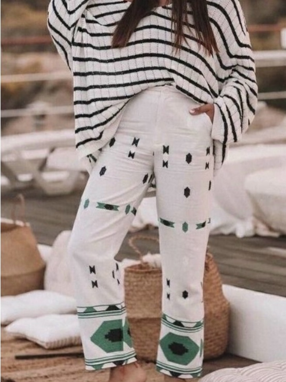 Zara White Embroidered Linen Blend Cropped Pants with Green Geometric Print